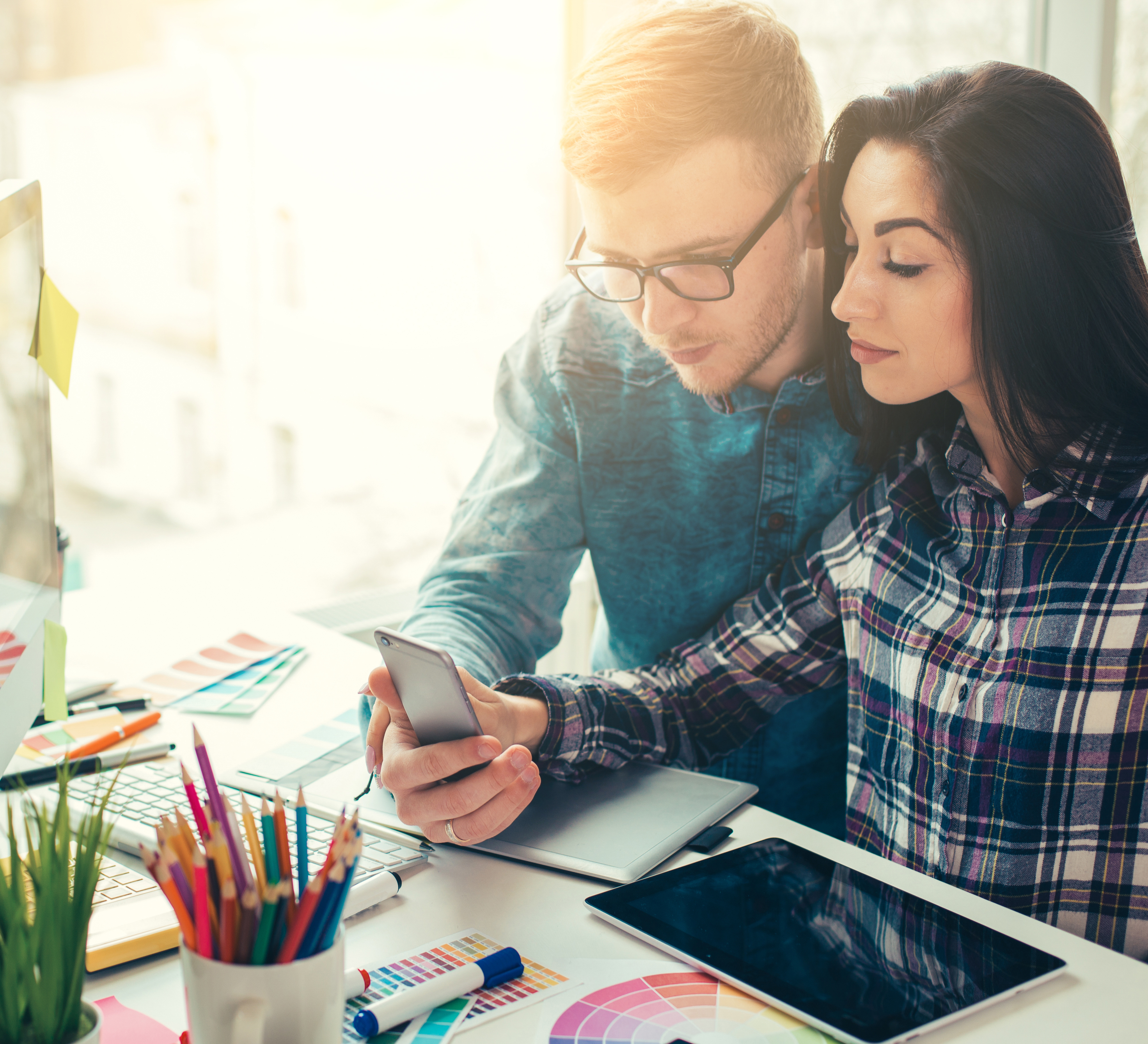 Taskilo Business - Team arbeitet zusammen